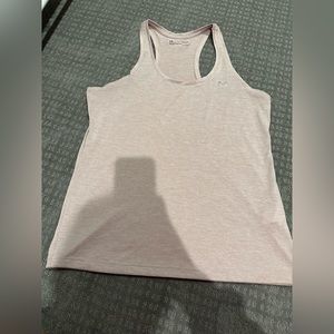 Women”a Under Armour heat gear tank top